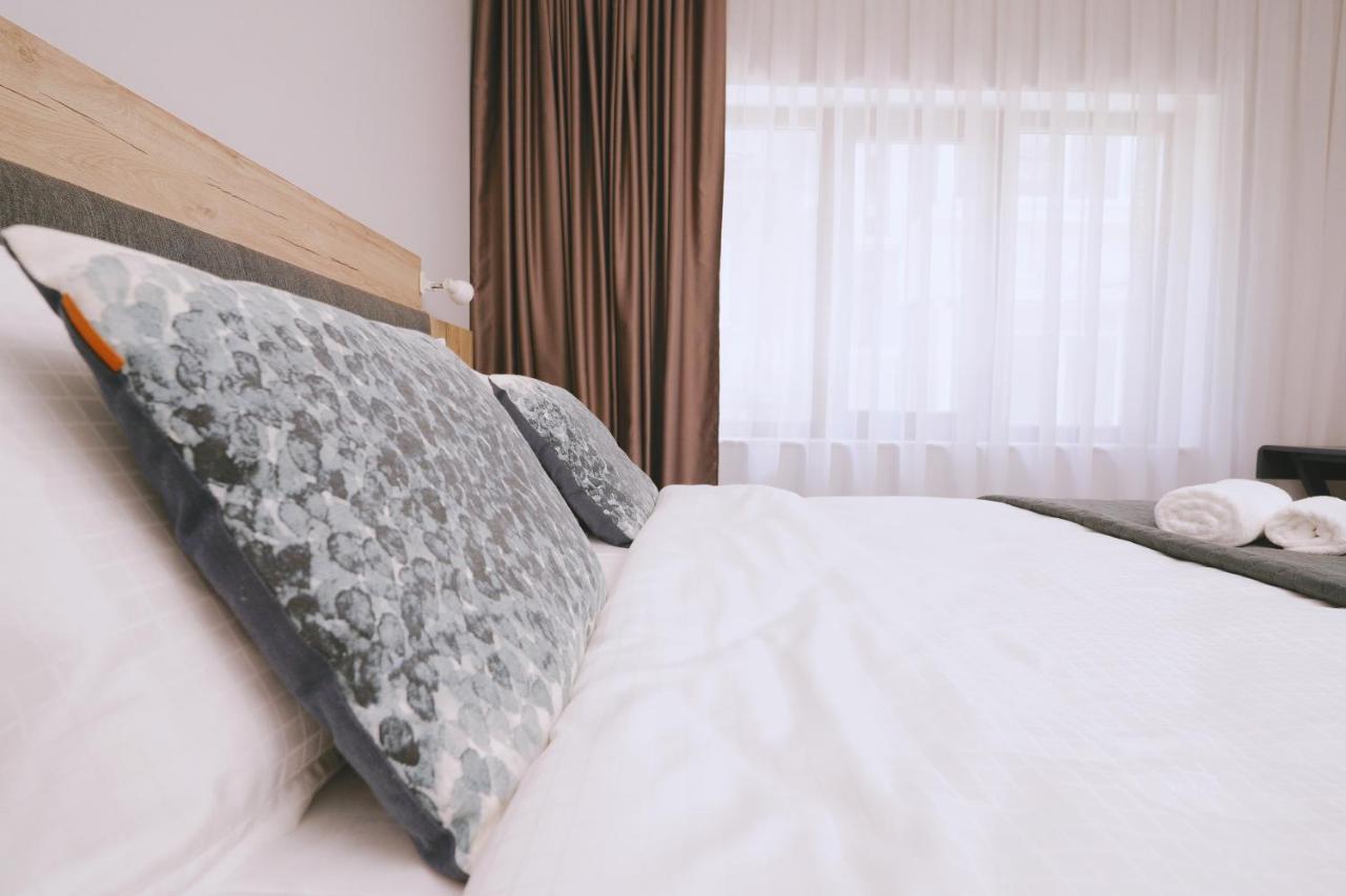 Centre - Two Bedroom Apartment *
